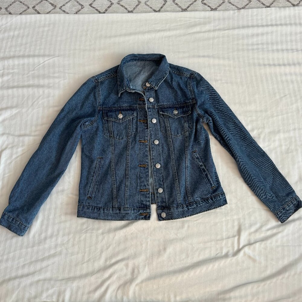 WOMEN'S BLUE JEAN JACKET SIZE SMALL